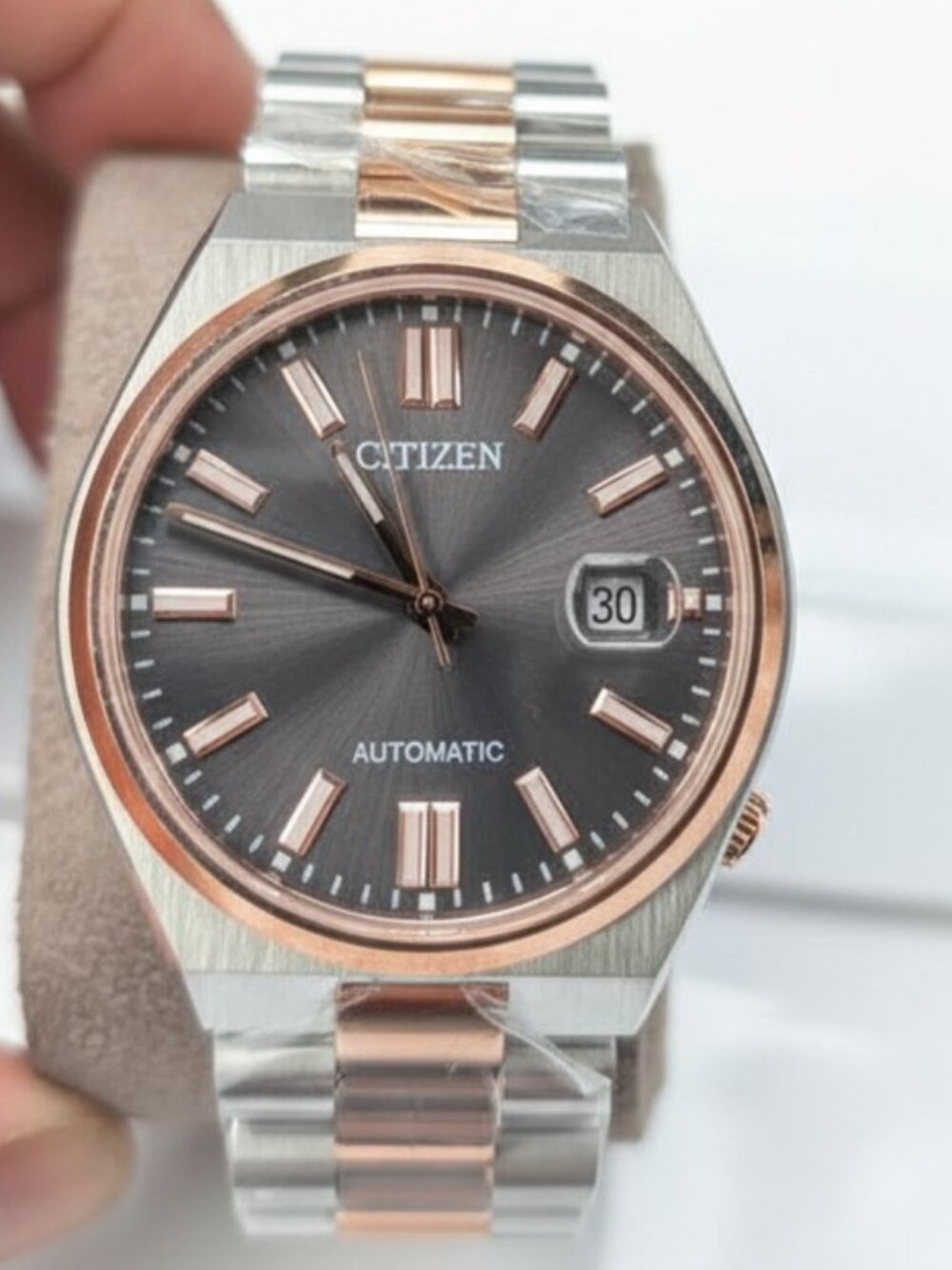 CITIZEN 2 TONE WATCH - OPEN BOX.